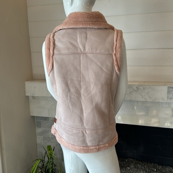 Cozy Pink Faux Suede Fleece Lined Vest Size Medium - Picture 7 of 13